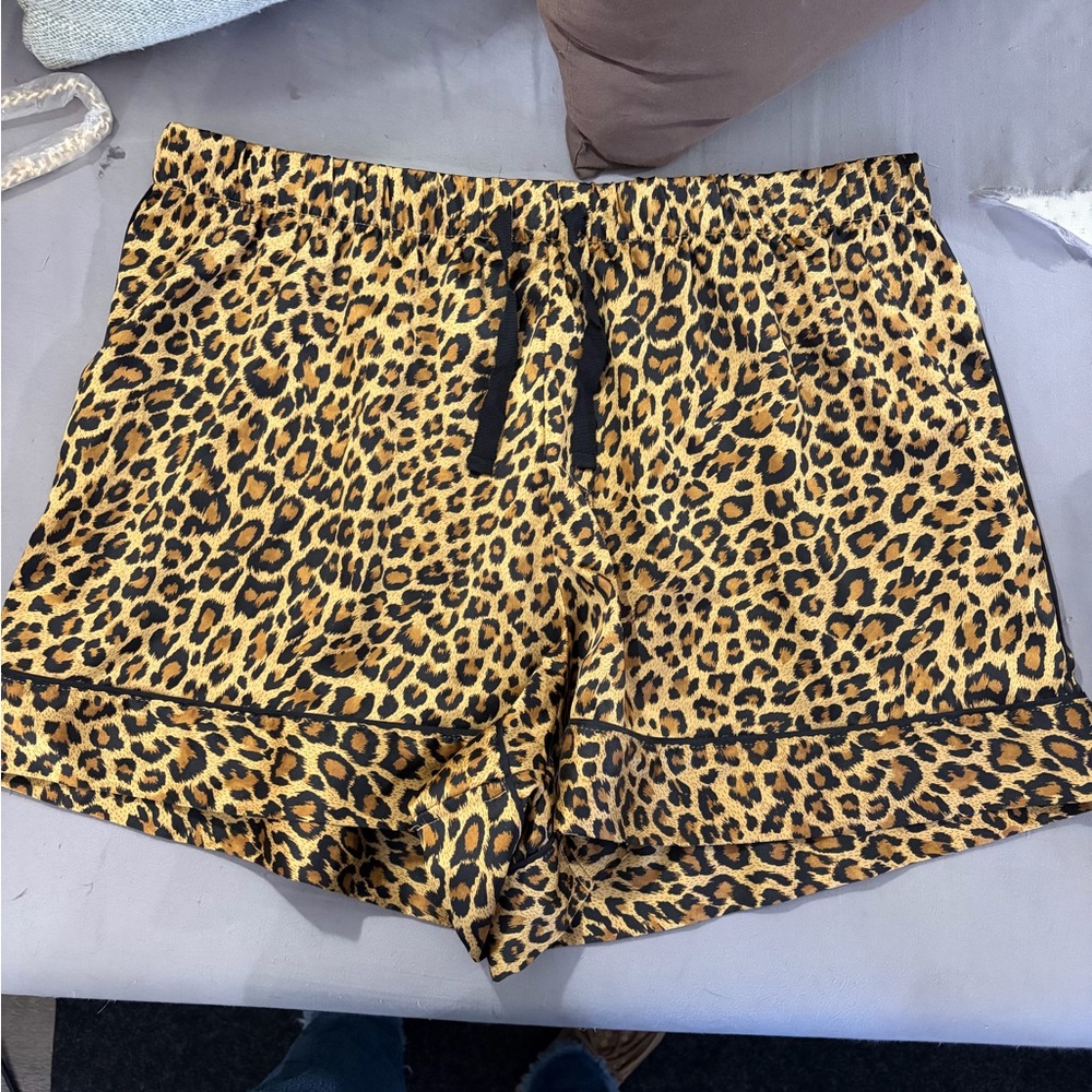 VS Leopard Print Women's Shorts